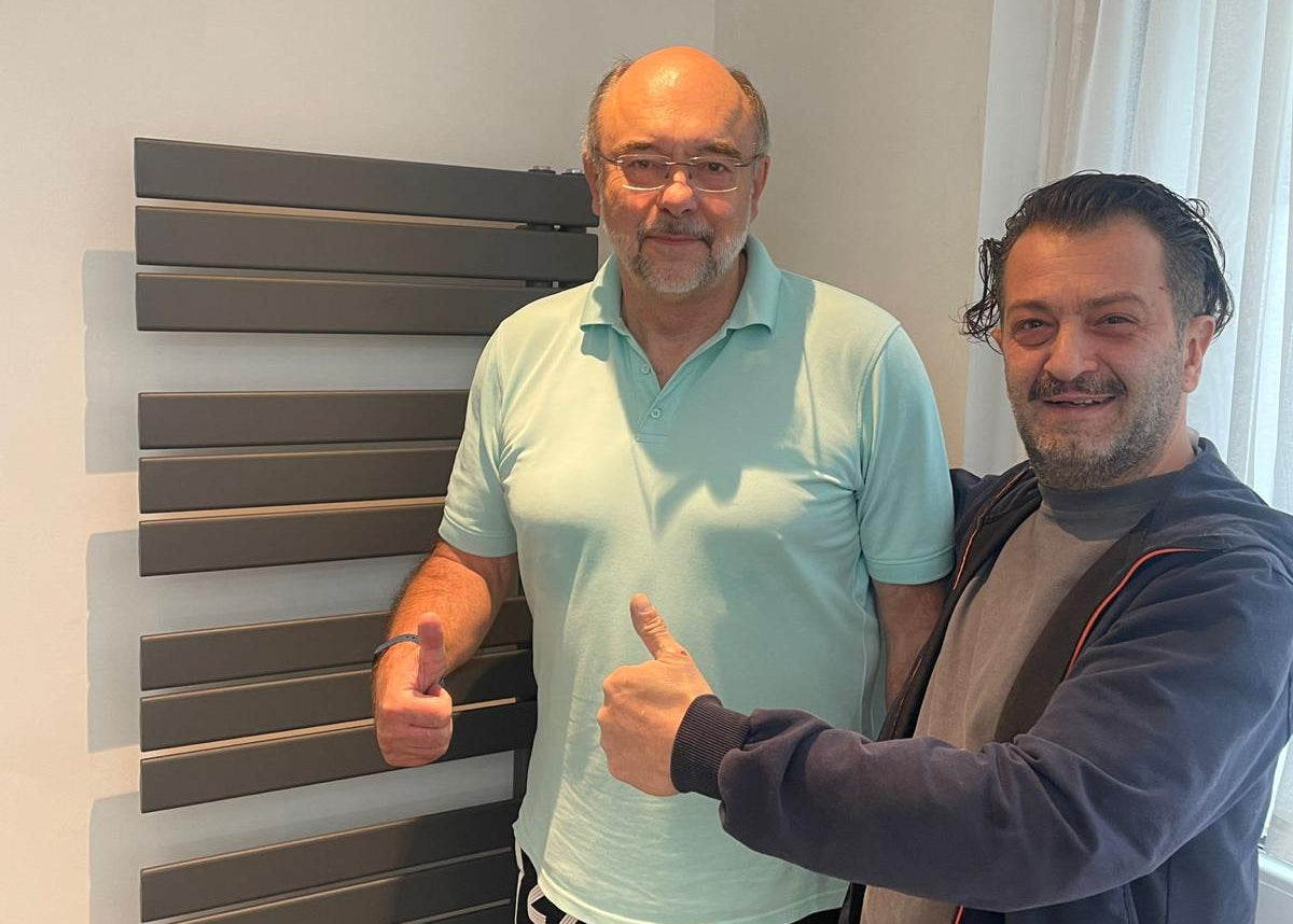 Handtuchheizkörper Elektrisch befüllt und Heizstab vormontiert